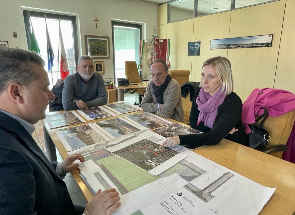 Ad #Almè grazie ad una costante collaborazione, #Regione ha stanziato più di 800.000 euro al #Comune per completare il grande anello #ciclabile intorno alla Piana di Almè nel Parco dei Colli e per realizzare un collegamento sicuro tra il polo #scolastico e il polo #sportivo.