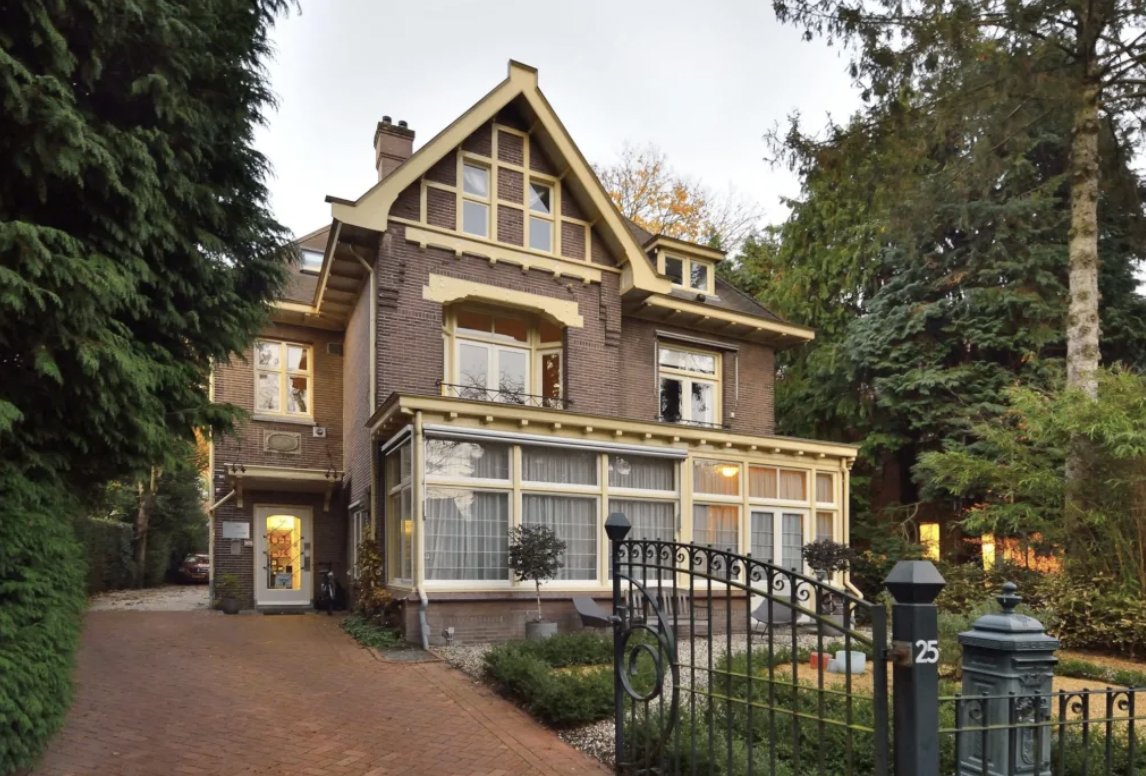 Te koop in Hilversum; charmante (kantoor) villa. Centraal gelegen, veel parkeerruimte. Info: Voorma en Walch Makelaars in Business. Klik op de link voor meer info. #makelaar #vastgoed #realestate #Hilversum#makelaar #vastgoed #realestate #hilversum
hetarsenaal.nl/kantoor-villa-…