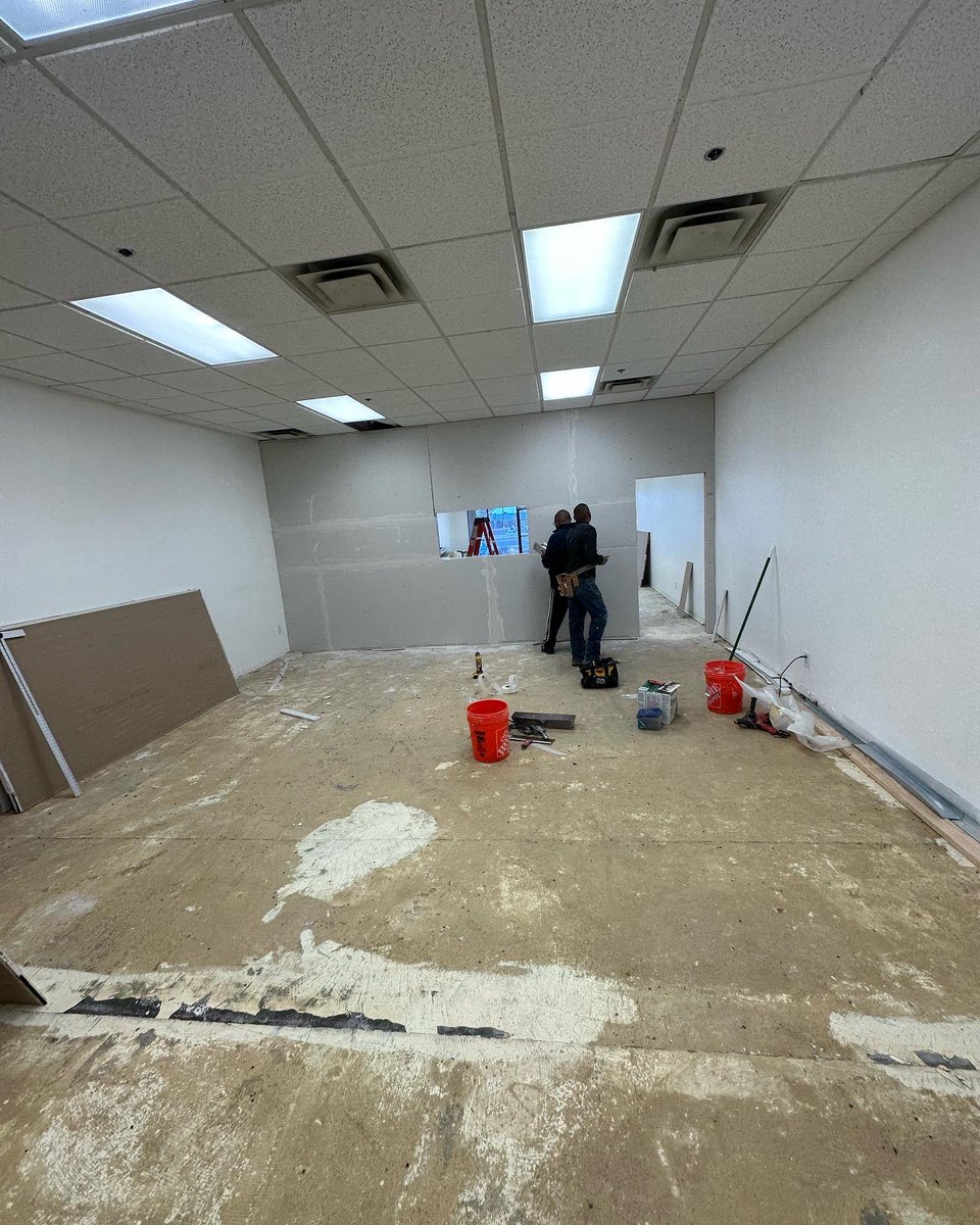 lawyer_johnson's tweet photo. Commercial Renovation Made Easy!

Creative Home Designs LLC

Call Us Today!

602-882-4373
#commerialrealestate #azrenovations #gilbertcontractor #azrealty #azrealtor® #azflippinghouses #azrealestatemarket #azrealestateagents #azrealestateforsales https://t.co/bsLCzSIs04