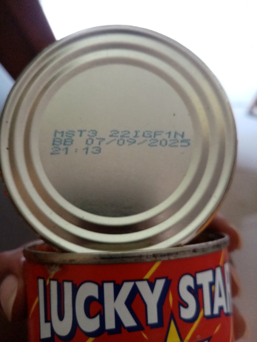 Paulz_88's tweet photo. @LuckyStarSA pity my kitchen scale is broken but it wasn't even half a tin of actual fish... It was majority sauce. No ways @LuckyStarSA https://t.co/67vgjdSmm2