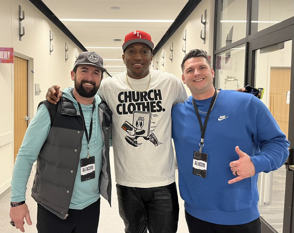 CorbinYoungFCA's tweet photo. Grateful to be in the battle for the souls of college students with these #DangerousDisciples. By God’s grace, through faith in Christ alone, hundreds responded to the gospel last night.
#116clique https://t.co/tirCV60Ace