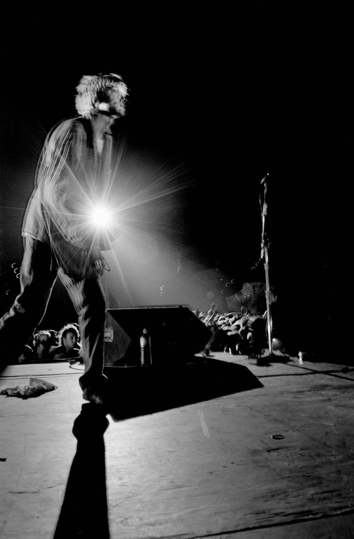 New photo of Kurt at the Seattle Center Coliseum on September 11th 1992

📸: Charles Peterson