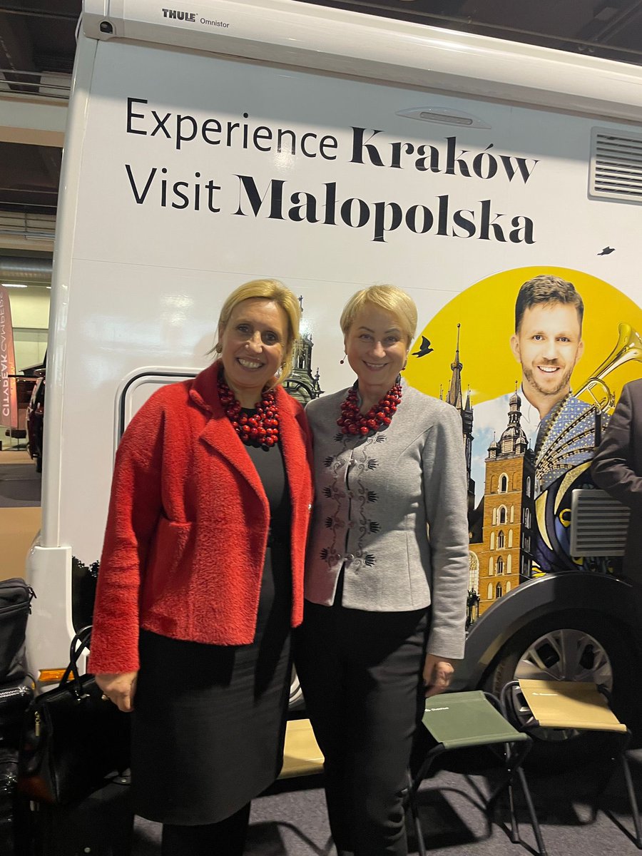 PLinSwitzerland's tweet photo. Ambasador IK: Na Targach FESPO w Zurychu trudno nie zainspirować się wyjazdem do Małopolski… Dziękuję jej przedstawicielom oraz delegatom z Warszawy, Poznania, Wrocławia i Krakowa za ciekawy rozmowy i promocję naszwgo pięknego kraju! https://t.co/P6BrZvGw7y