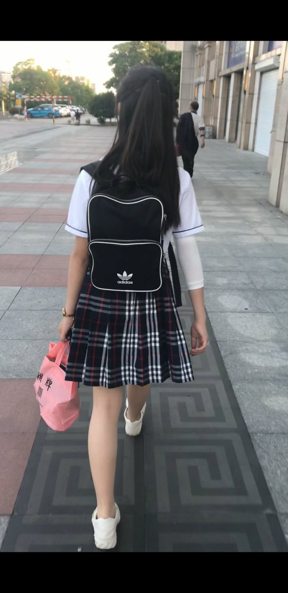 IfcEw's tweet photo. 学生丝袜抄底，全是肉丝大屁股，最低折扣永久享受，想看私聊！ https://t.co/ka8Dh8vpkt