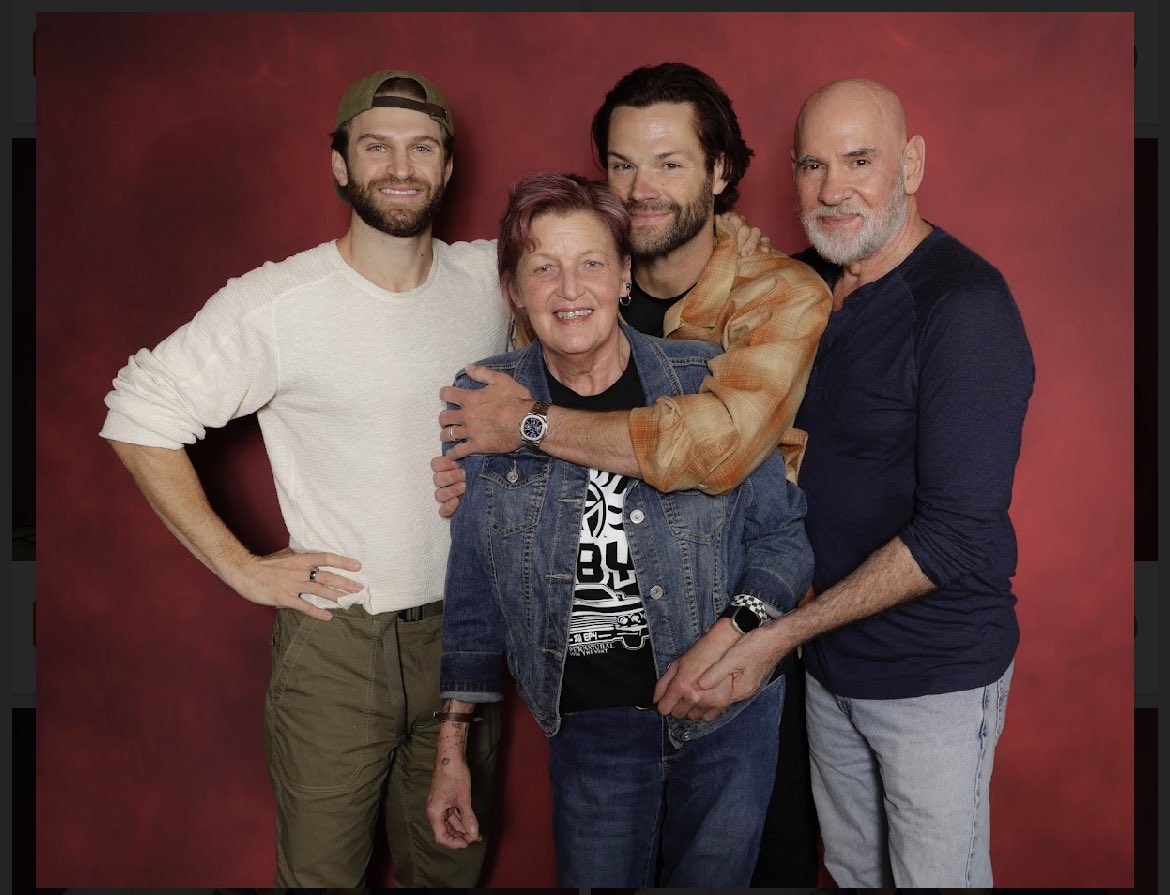 Elizabeth_P1104's tweet image. My Walker Family photo op. Not only is Jared a gentleman, Mitch can make your head spin!!