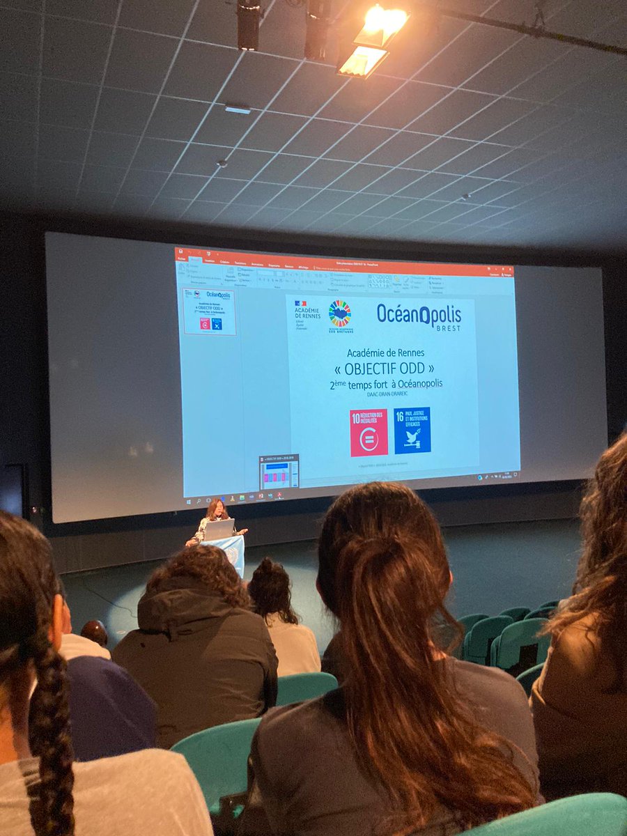 lebaledo's tweet image. Objectif odd J2 @Oceanopolis_ 
L&apos;équipe du lycée Jean Moulin Châteaulin représentant la Grèce et l&apos;Italie pour débattre de l&apos;odd 10 hopefully in English 💚
@edd_acrennes #odd10 #odd16