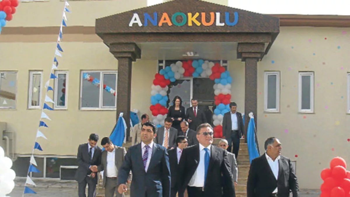 21 sene önce Ankara İzmir ve Türkiye’nin bir çok önemli ilinde henüz yokken memleketim Van’da uğur dershanesi ve Bahçeşehir koleji ile çocuklarımızın geleceğine ışık olan” eğitim gönüllüsü ülke sevdalısı”Sn.Enver Yücel başkanım; iyi ki varsınız ..siz hep varolun..<a href="/EnverYucel/">EnverYucel</a>