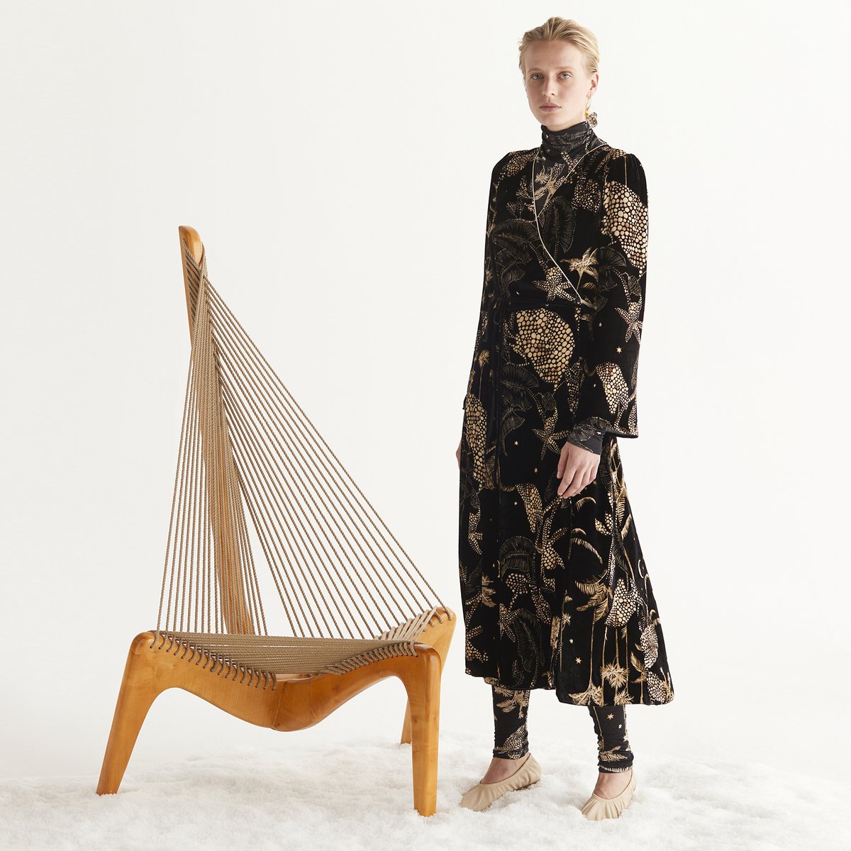 forte_forte's tweet photo. “mi alma selvaje”: flowers and natural elements glowing warmly and swaying softly in a night sky – noche nuances embrace avorio hues, revealing a sense of contemporary elegance.
#forte_forte #aw22 #mialma https://t.co/kZb249onER