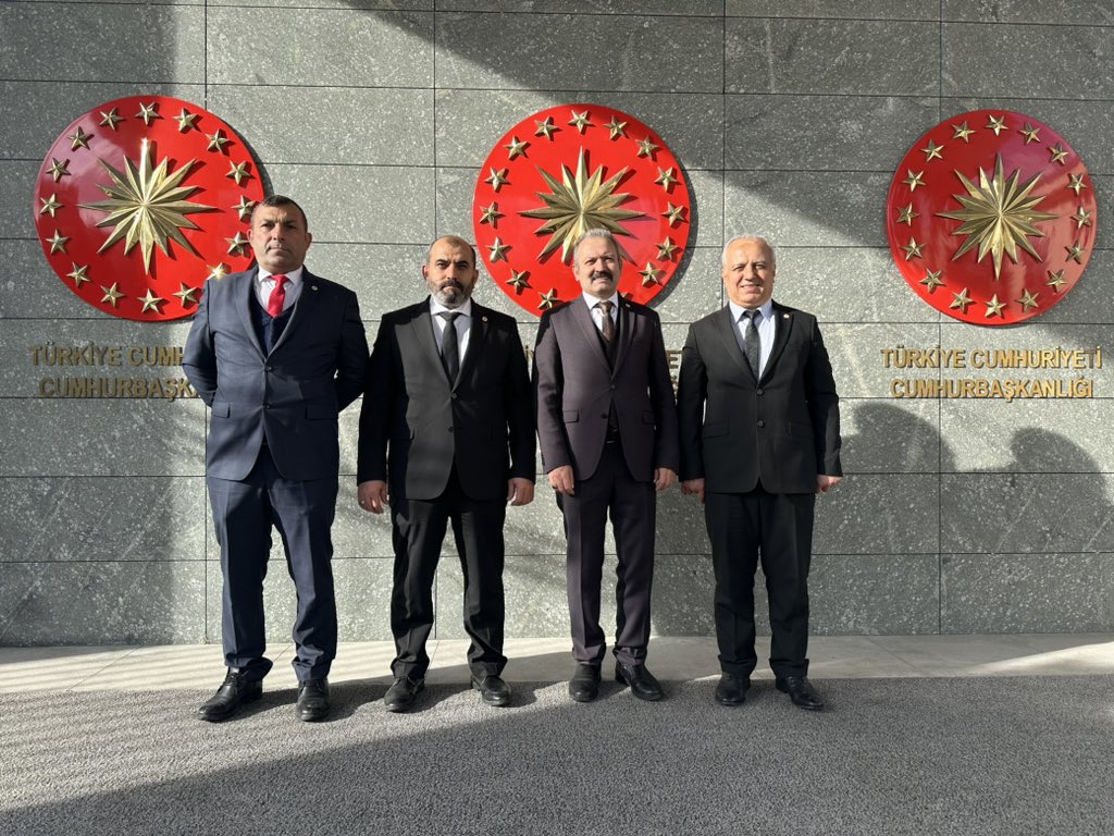 Cumhurbaşkanlığı Külliyesinde Cumhurbaşkanı Başdanışmanı Sayın Turgut Aslan ve yetkililerle #UzmanÇavuş’ların kadroya geçmelerindeki Yasa ile ilgili görüşme icra ettik
Sayın Başdanışmanımız ve yetkililere desteğinden dolayı teşekkür ederim
#CennetteVarKadrodaYok #ŞehitlerŞahit