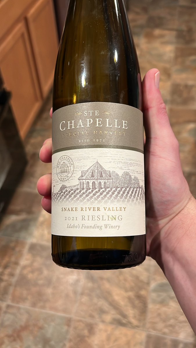 bynary's tweet photo. @garyvee Have you tried the Riesling from Ste Chapelle? Pretty damn good if you ask me. Happy Friday and cheers! https://t.co/NjCk9oOFsk