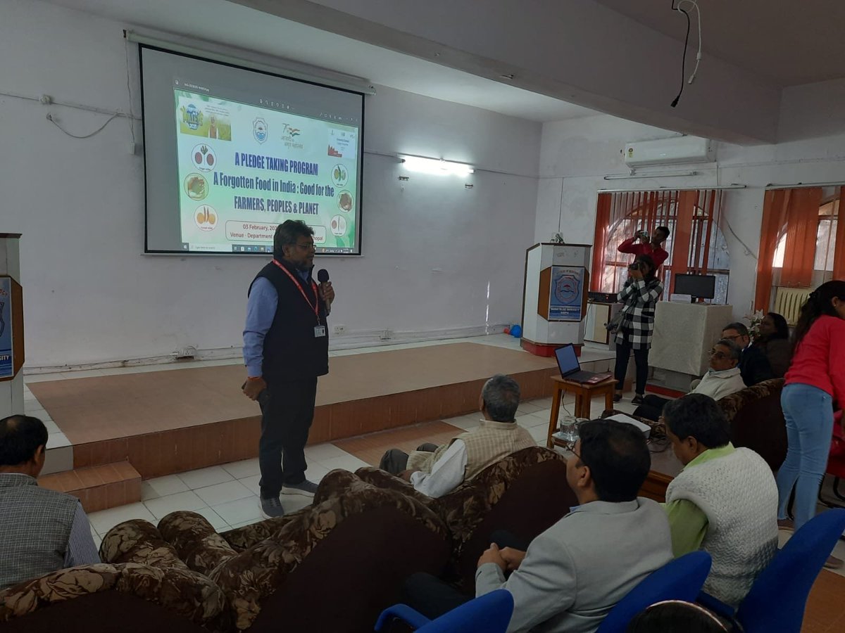 vipinvyas's tweet photo. International Year of Millets 2023: Vice Chancellor, faculty members and students of Barkatullah University, Bhopal took pledge to promote millets
#G20,#millets, #PMOIndia https://t.co/0CZHYl7rRu