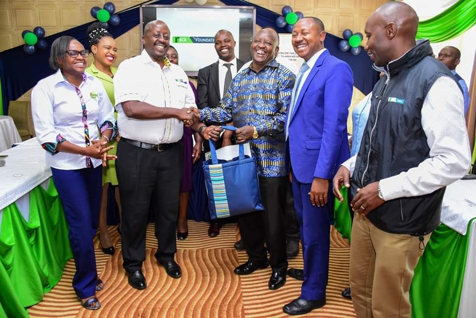 GovernorKahiga's tweet photo. I commissioned a cohort of 17 bright students whose secondary education will be fully sponsored by the KCB Foundation @KCBGroup.

Through the Public - Private Partnership, my administration is committed to collaborating with the KCB bank through initiatives. https://t.co/hZ94zCwAAo
