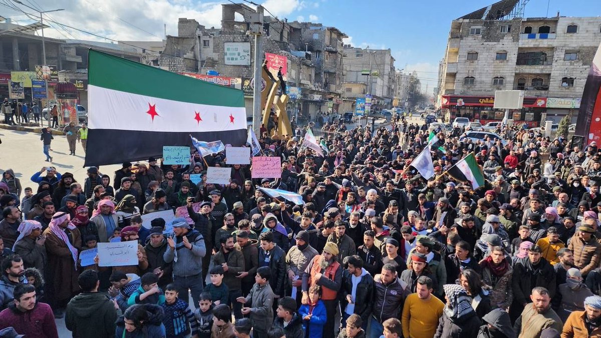 samer3433's tweet photo. The free Syrian people continue to protest and demand the fall of the #Assad regime.
Rejoice my people, that day is coming soon✌️
#Syria https://t.co/YmlCU4Kv1j
