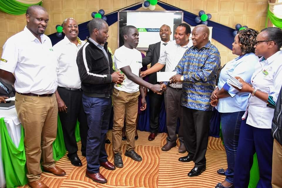 GovernorKahiga's tweet photo. I commissioned a cohort of 17 bright students whose secondary education will be fully sponsored by the KCB Foundation @KCBGroup.

Through the Public - Private Partnership, my administration is committed to collaborating with the KCB bank through initiatives. https://t.co/hZ94zCwAAo