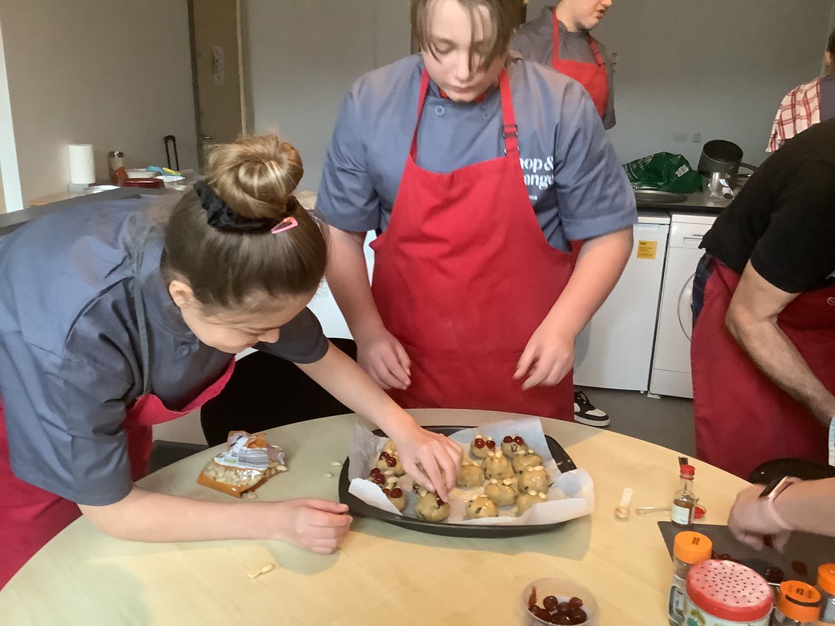 Ganton_Hull's tweet photo. Thank you @SarahPCookStars for the amazing desserts you and our amazing students created yesterday. @Bettys we know we can never replicate what you do.... but how did the students Fat Rascals measure up? https://t.co/cyCnjygzkA
