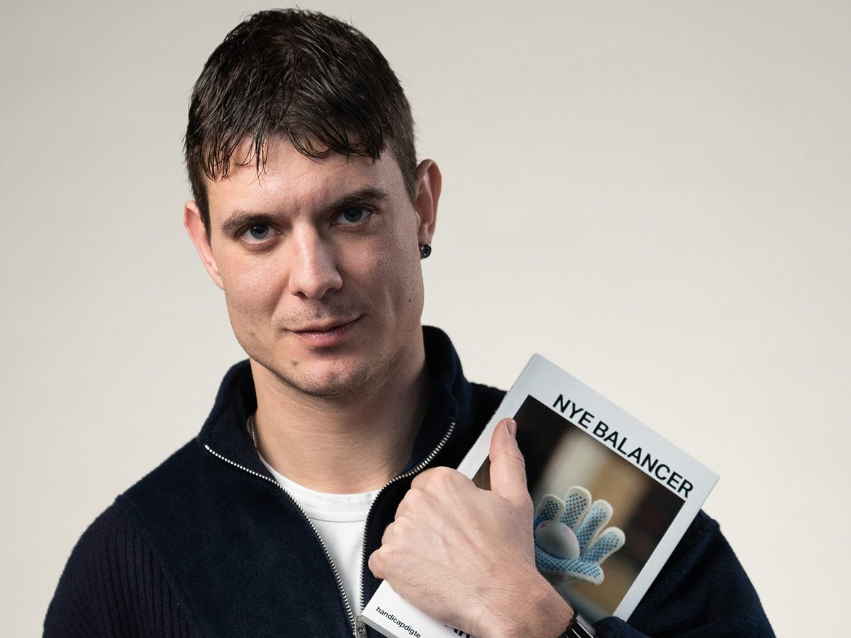 Gyldendal's tweet photo. »I det her samfund er man mest noget værd, hvis man kan producere noget. 
Men der er nogle kroppe, der ikke kan. Og for dem har det reelle konsekvenser at blive set på som ‘mindre værd.’« https://t.co/qiDj7VrxeT