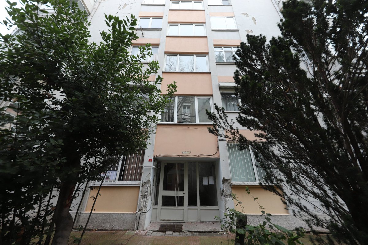 Bakırköy’deki İş Bankası Mensupları Sitesi Yücetarla parselinde riskli yapı olduğu kesinleşen bloklarda tahliyeler sürüyor.

Evlerini boşaltan hak sahiplerimize taşınma ve kira yardımlarına başladık. Uzlaşma oranımız %85.

En kısa sürede temel atmak için çalışıyoruz.