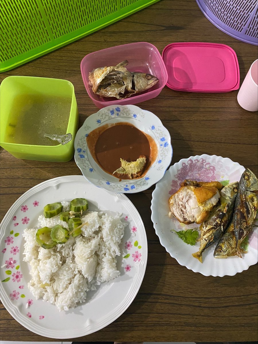 ammardathinker's tweet photo. Kenapa kalau kita makan lauk kampung macam sup sayur dan ayam goreng rasa biasa je, tapi kalau kita masukkan budu dan tempoyak,  tetiba kita akan tambah nasi berpinggan pinggan macam sangkut ganja? 

Ya, kita ada penjelasan sains pasal benda ni.

Untaian sains gastronomi! https://t.co/rdmwOS5Xj0