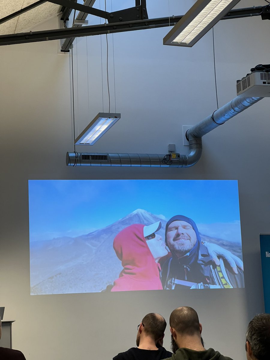 ask_dba's tweet image. 22 reasons to move #mysql8 by @PeterZaitsev #prefosdemday @fosdem @gryp