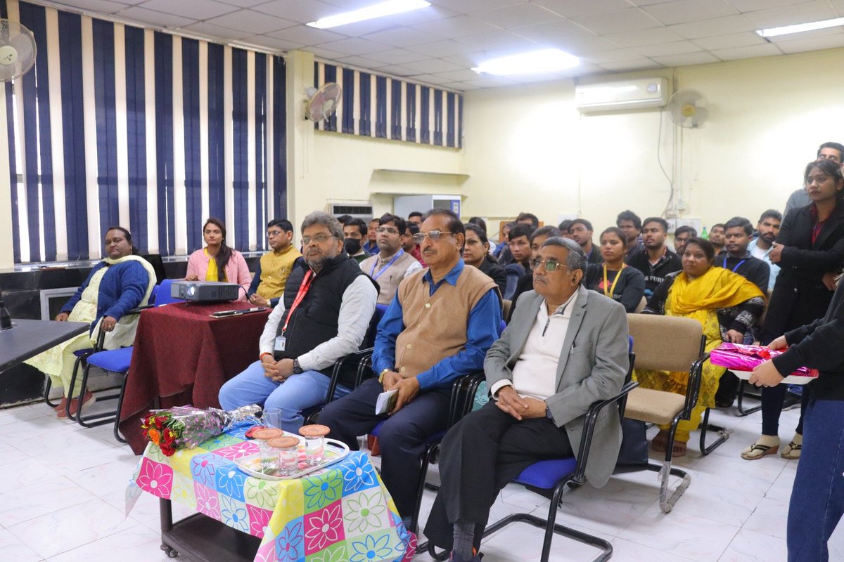GurjarParul's tweet photo. World Wetlands Day celebrated all across the globe 🌎 and in the same series, Department of Environmental Science and Limnology, Barkatullah University, Bhopal conducted a lecture series. https://t.co/4uyxGduHBd