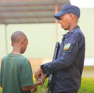 TalkLawRw's tweet photo. #Thread: #BISABA IKI KUGIRA NGO UMUNTU AJYANWE #IWAWA?
#IWAWA hamaze kumenyekana nk'ahantu hajyanwa mu rwego rwo kubagorora, bigakorwa ku bakabaye bafungirwa muri #GEREZA zisanzwe
Ibi byatumye benshi bakomeza kwibaza impamvu #UMWANA watiwe atajyanyweyo
(1) https://t.co/YOzh9x8qta