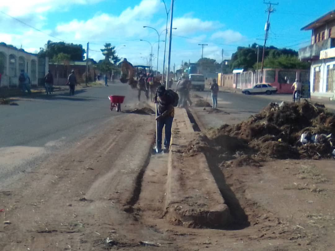 comandosergioh's tweet photo. Vamos Pa’ lante con el fortalecimiento de los servicios públicos en Ciudad Bolívar, seguimos desplegados en la parroquia Agua Salada y áreas de la ciudad, porque juntos todo es posible #BastaDePersecuciónEconómica https://t.co/ZHFuOyvy85