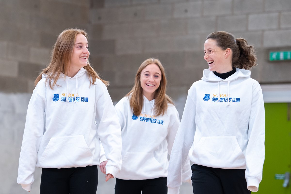 EvertonWomen's tweet photo. Creating special memories 🏫

Thanks for having us, @stmhofficial! https://t.co/7LPpWTiCsQ