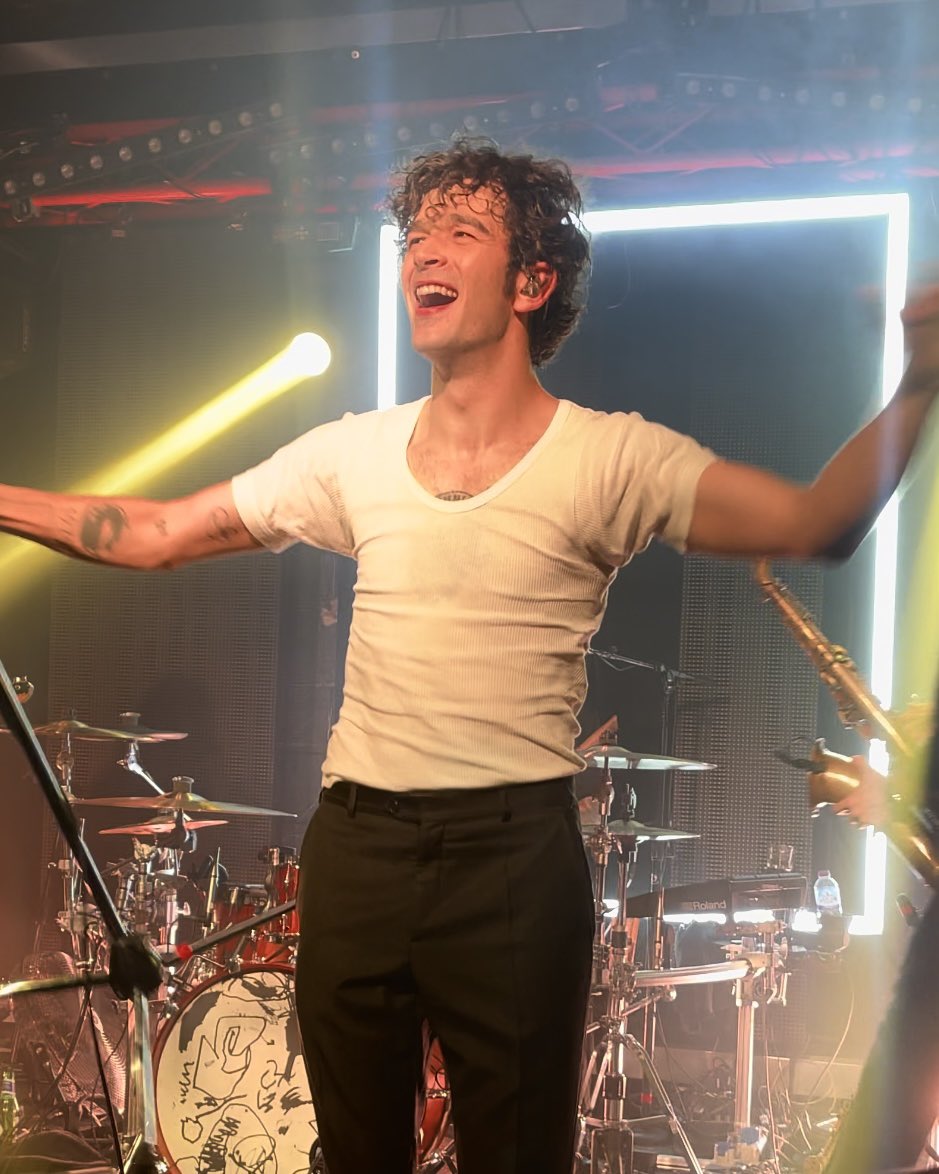 slut4dlid's tweet photo. HE LOOKS SO HAPPY IM ACTUALLY GONNA HAVE A BREAK DOWN🥲 https://t.co/Xp6u8Sz6vE