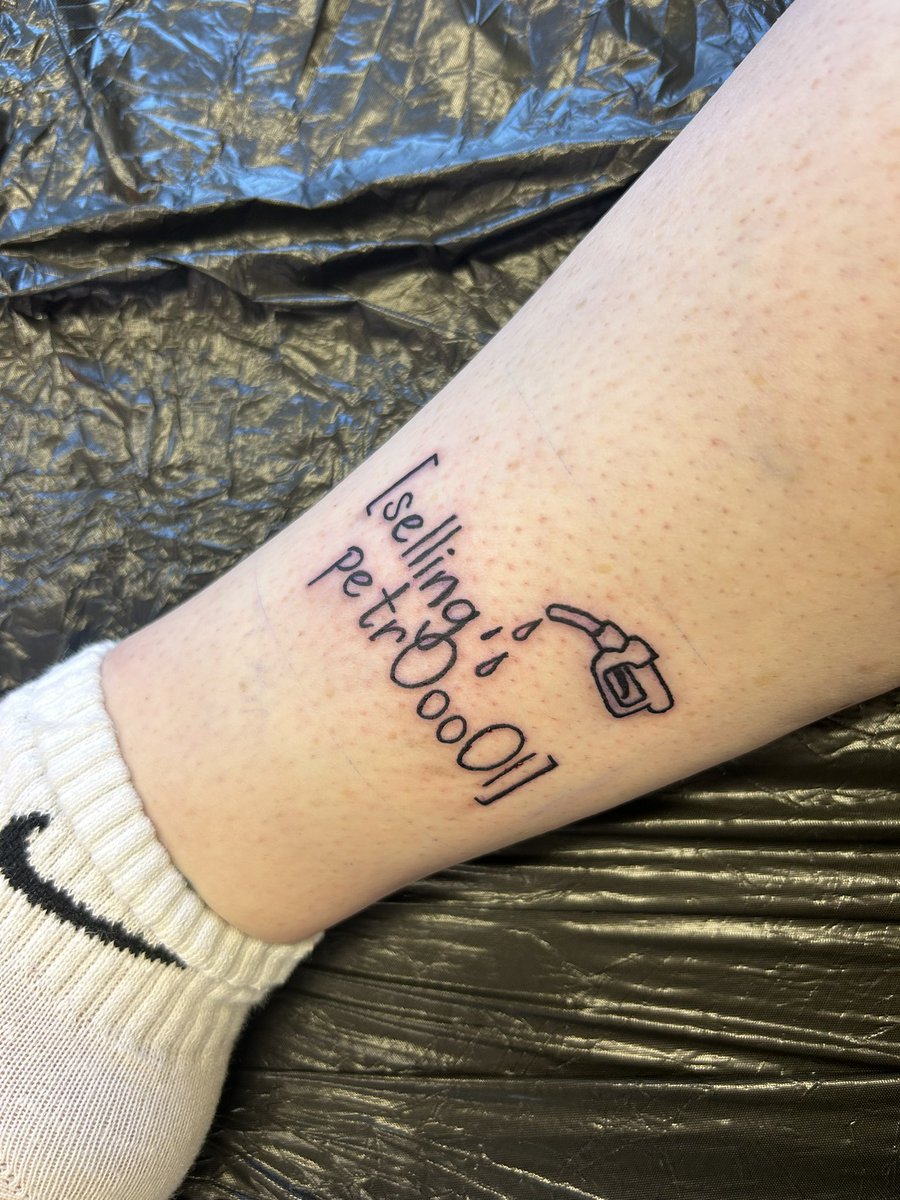 daisydobsonx's tweet photo. @the1975 @jamieoborne @Gdans1975 @1975hann #the1975 https://t.co/y4T6Td3Iff