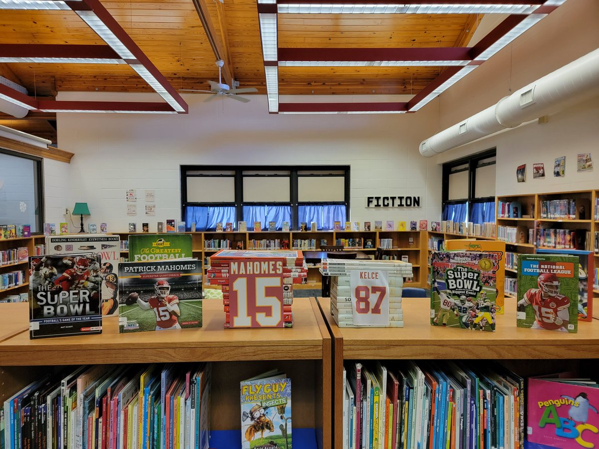 Wilder_Library's tweet image. Super Bowl book display!  Come check it out and read a book on &quot;Read&quot; Friday! @WilderSPS #spslib