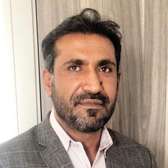 آج حفیظ بلوچ بازیابی کے بعد جب فیملی انھیں سینٹرل جیل سے لینے گئی تو اس دوران ریاستی ادارے ایک بار پھر حفیظ بلوچ اور ان کی فیملی کو تشدد کا نشانہ بنایا۔ حفیظ بلوچ اور اس کی فیملی زخمی حالت میں ہیں 
#SaveHafeezBaloch
#SaveAllBalochMissingPersons