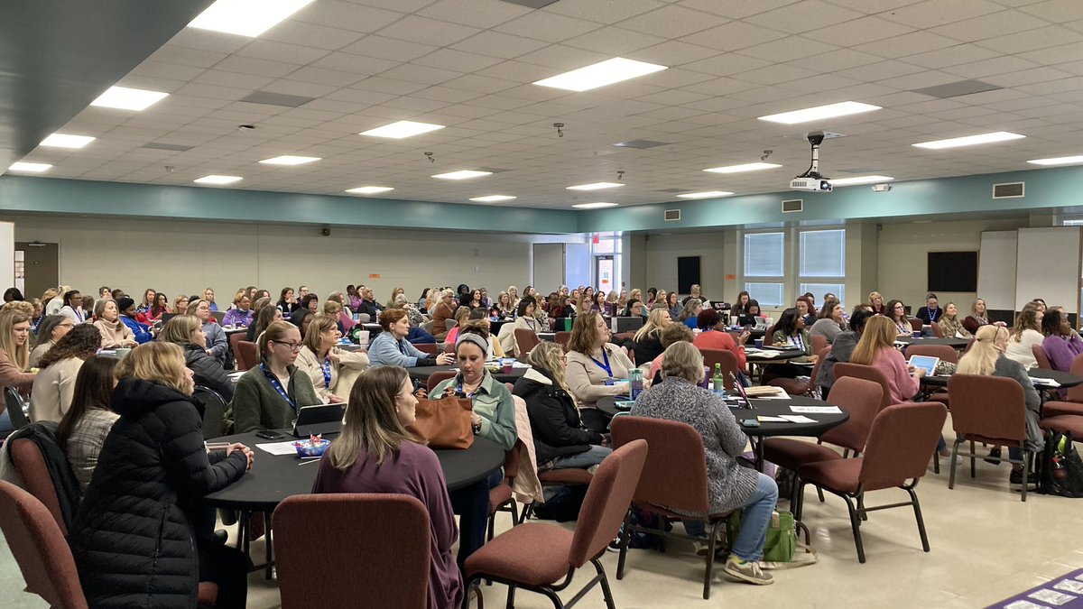 thatlibrarian9's tweet image. It’s day two of our school librarian family reunion in Alabama! #ALLibraries #ASLA23