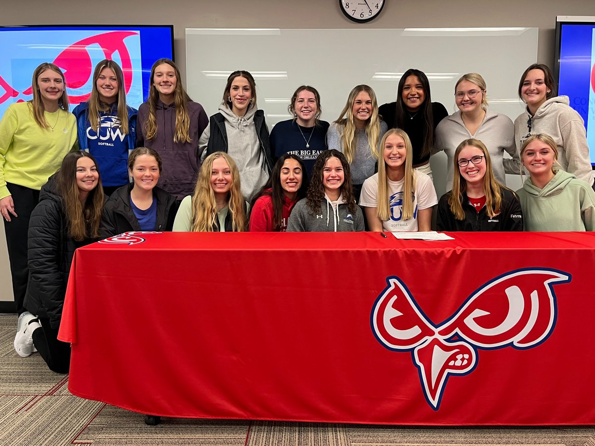 SlingerOwlsAD's tweet photo. On a ➖0⃣ temp day we look forward to a warm spring season of @SlingerSoftball and we also congratulate &amp; celebrate @kyliestrupp for committing to @CUWFalcons to continue her softball career and begin her nursing career! Cannot wait to see her in the circle this spring! 🦉💪 https://t.co/eSqtpOFDa9