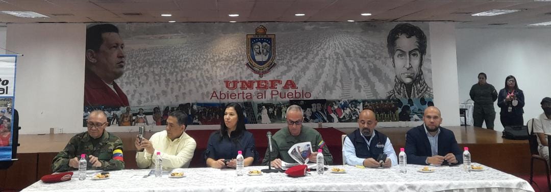 taniadamelio's tweet photo. Agradezco a la ONG @proyectosocial1 por su invitación al Foro Febrero Rebelde, desarrollado en la @UnefaCaracas con la participación de Jorge Durán, Pedro Contreras y William Castillo (@planwac). https://t.co/CJKoFNIAfW