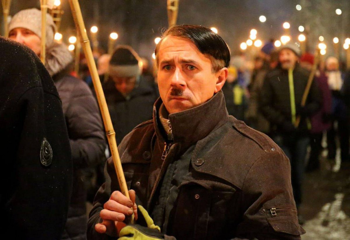 ¿Es esta la cara de Europa en 2023?

La foto fue tomada durante una marcha con antorchas en la ciudad estonia de Tartu, organizada por el Partido Popular Conservador de Estonia el pasado 2 de febrero.

¿Te suena de algo?

📸 Sille Annuk