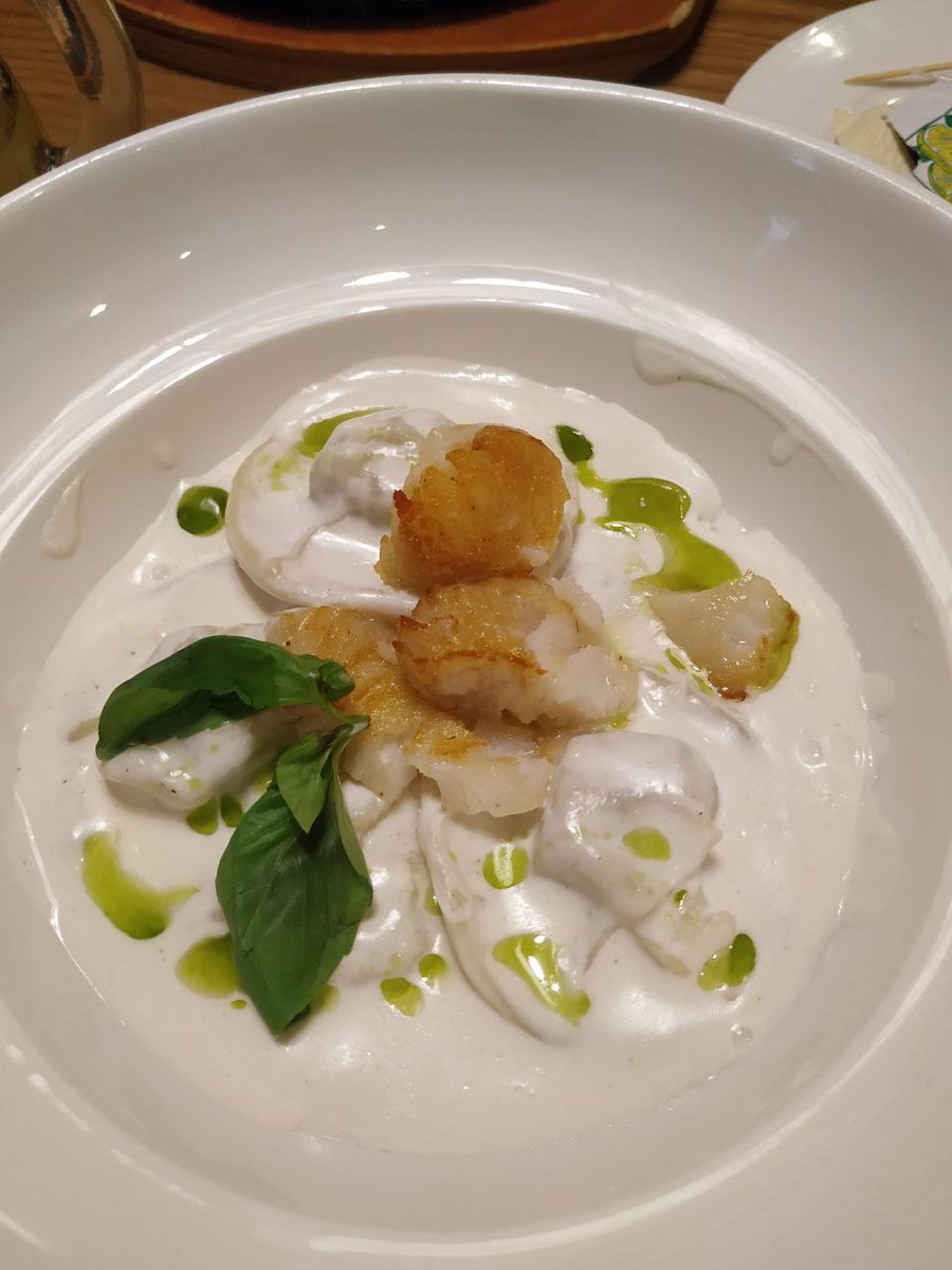 GN FRENS🌃🌉
I get so shocked by the community on twitter. 
I got so many tweets of congratulations yesterday that it shocked me. 
Twitter audience is the most non-toxic people❤️‍🔥🥹

#GN #NFT #GM