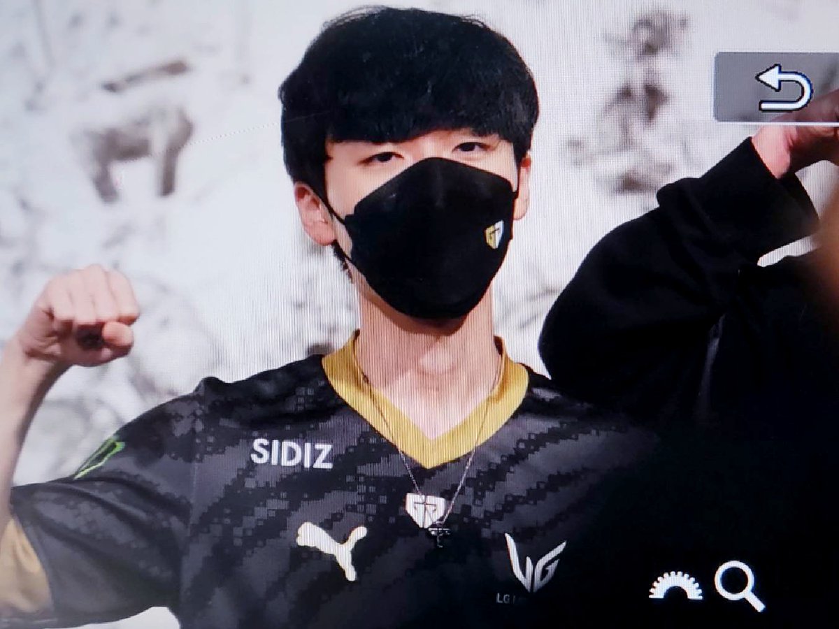 StarsAppear0203's tweet photo. 230203 LCK 스프링스플릿 GEN vs LSB전 프리뷰 '피넛' 한왕호 2P

오랜만에 왕호야 생일 축하드려요 🎉 

 #GenGWIN #Happy_Peanut_Day https://t.co/VPLohl6Khf
