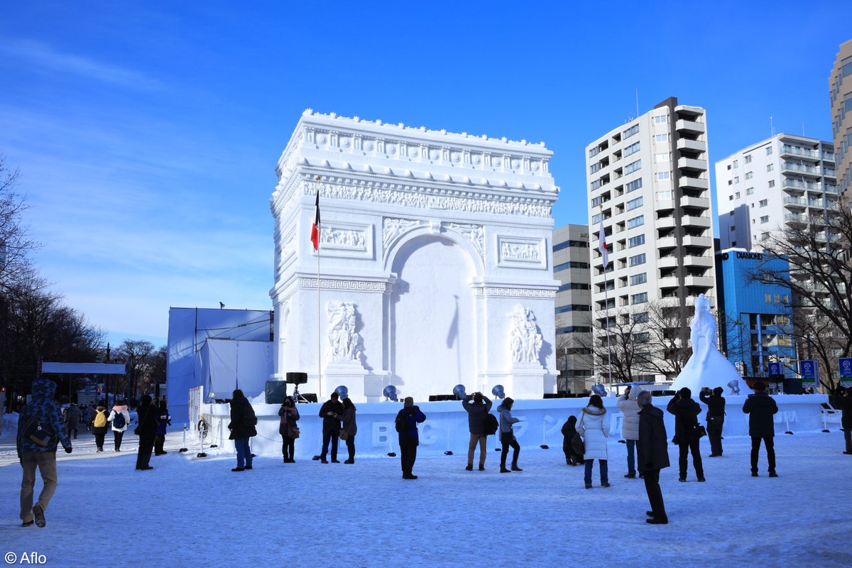AmbJaponFR's tweet photo. Tous les ans en février à #Sapporo, se déroule le célèbre festival de la neige « yuki matsuri » ! #さっぽろ雪まつり 

D'impressionnantes statues de neige❄️et sculptures de glace🧊 sont disposées dans la ville, pour le plus grand plaisir des yeux ! https://t.co/LjgOzNXzur