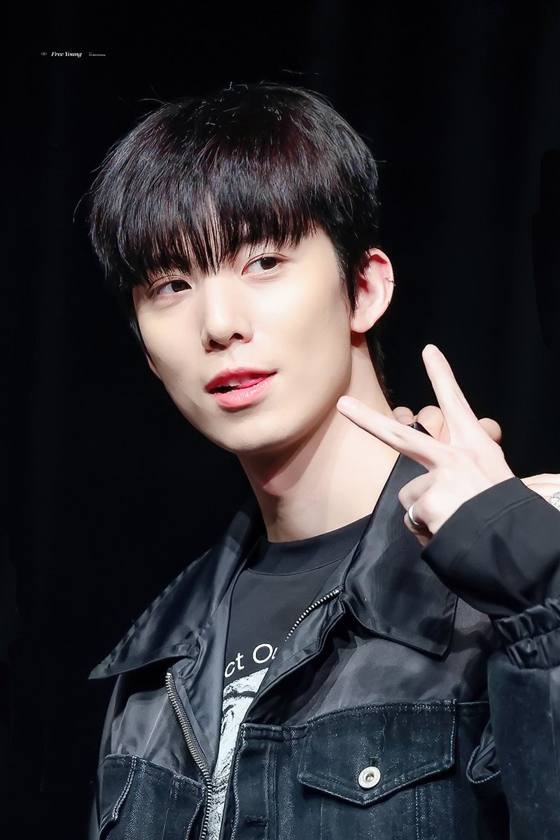 Freeyoung0511's tweet photo. 230203 HQ

천재아이돌김영균🫠

#휘영  #HWIYOUNG  #フィヨン  #SF9     #에스에프나인   @SF9official https://t.co/PBcJqQAtYo
