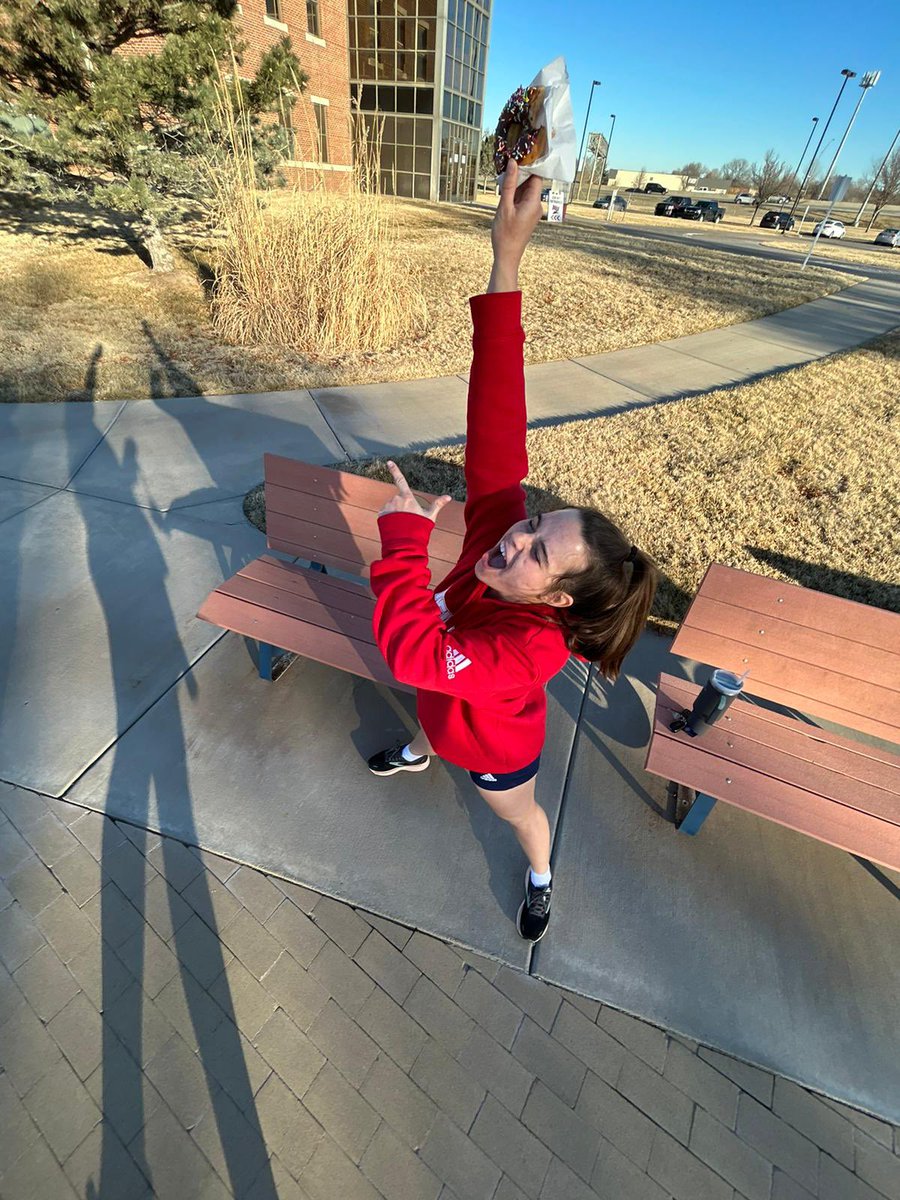 NewmanJetsWSOC's tweet photo. 🏋️♀️➕🏃♀️➕🍩 ➕ ☕️ 🟰 😃 😊 #JetFriday #StarbucksRun
#AthleticPerformance https://t.co/lPvFjWKKF7