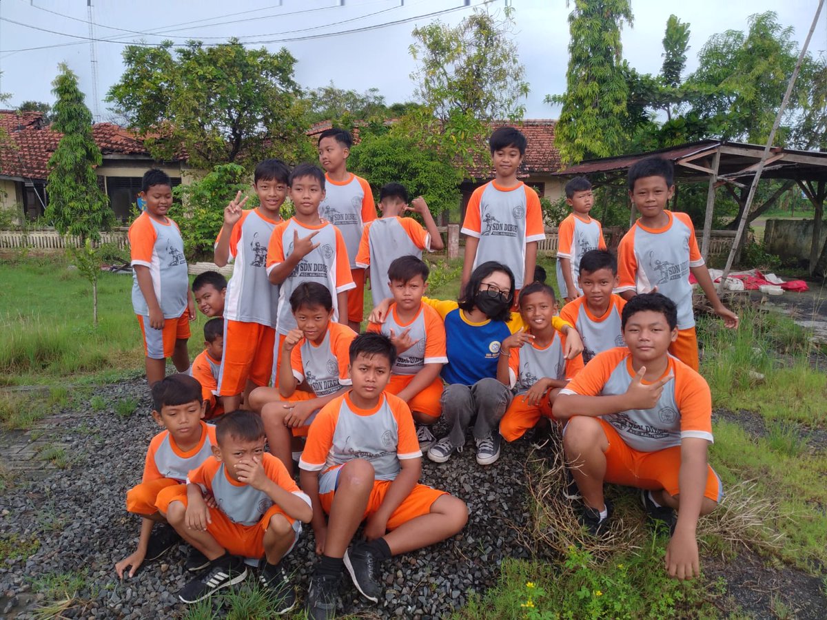 lindakinalu's tweet photo. [PRESENSI KKN BBM 67 UNAIR - Day 25]

Last day baby! 🔥 
Kita jalan sehat satu kecamatan Kalitengah lanjut farewell meet bareng bocil SD

#UniversitasAirlangga #KKNBBM67Unair #UNAIRWCU #GLOBALSDGs #SDG #UNAIRFORSDGs #unairmengabdi #dibee_kalitengah_lamongan https://t.co/uJq8RFxUx6