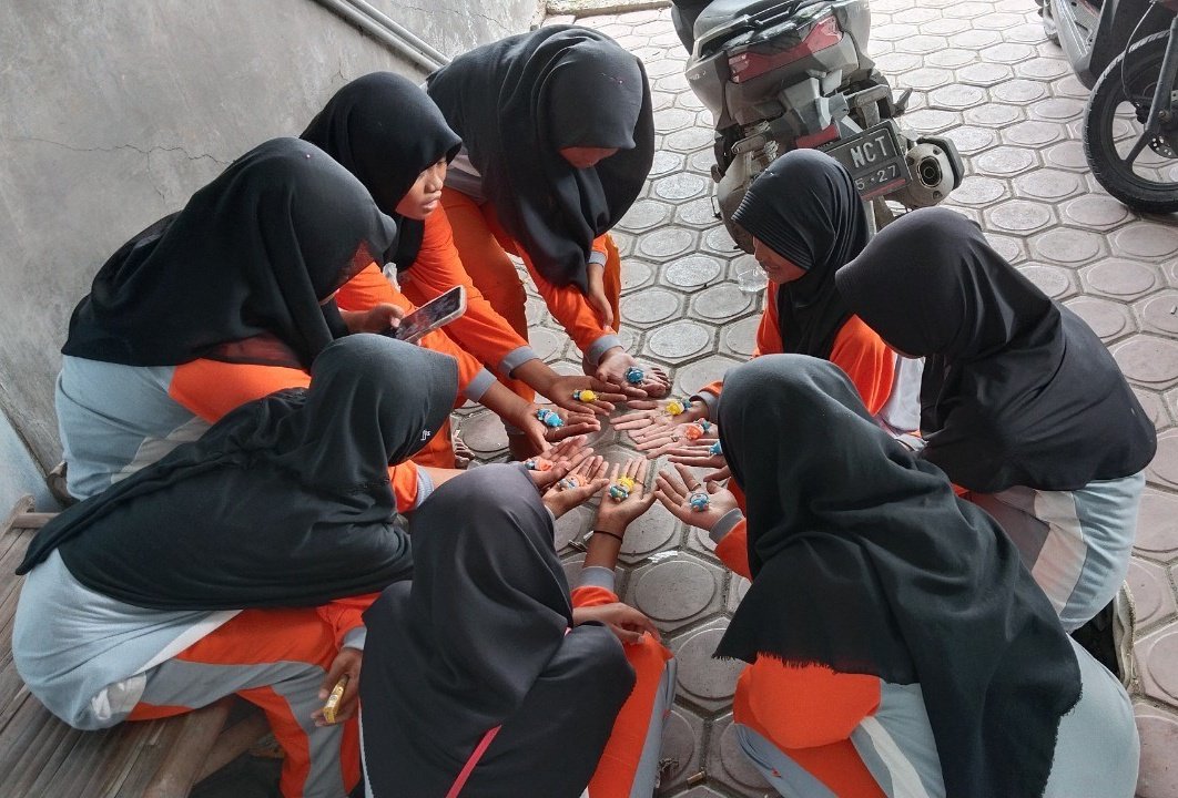 lindakinalu's tweet photo. [PRESENSI KKN BBM 67 UNAIR - Day 25]

Last day baby! 🔥 
Kita jalan sehat satu kecamatan Kalitengah lanjut farewell meet bareng bocil SD

#UniversitasAirlangga #KKNBBM67Unair #UNAIRWCU #GLOBALSDGs #SDG #UNAIRFORSDGs #unairmengabdi #dibee_kalitengah_lamongan https://t.co/uJq8RFxUx6