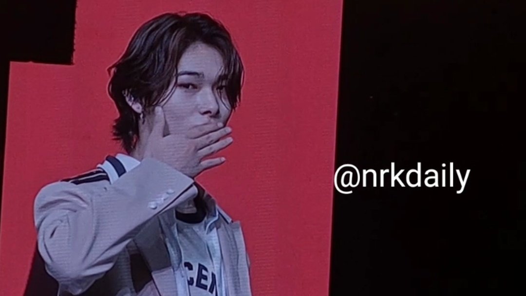 nrkdaily's tweet photo. flying kiss from ni-ki https://t.co/MCp03LABko