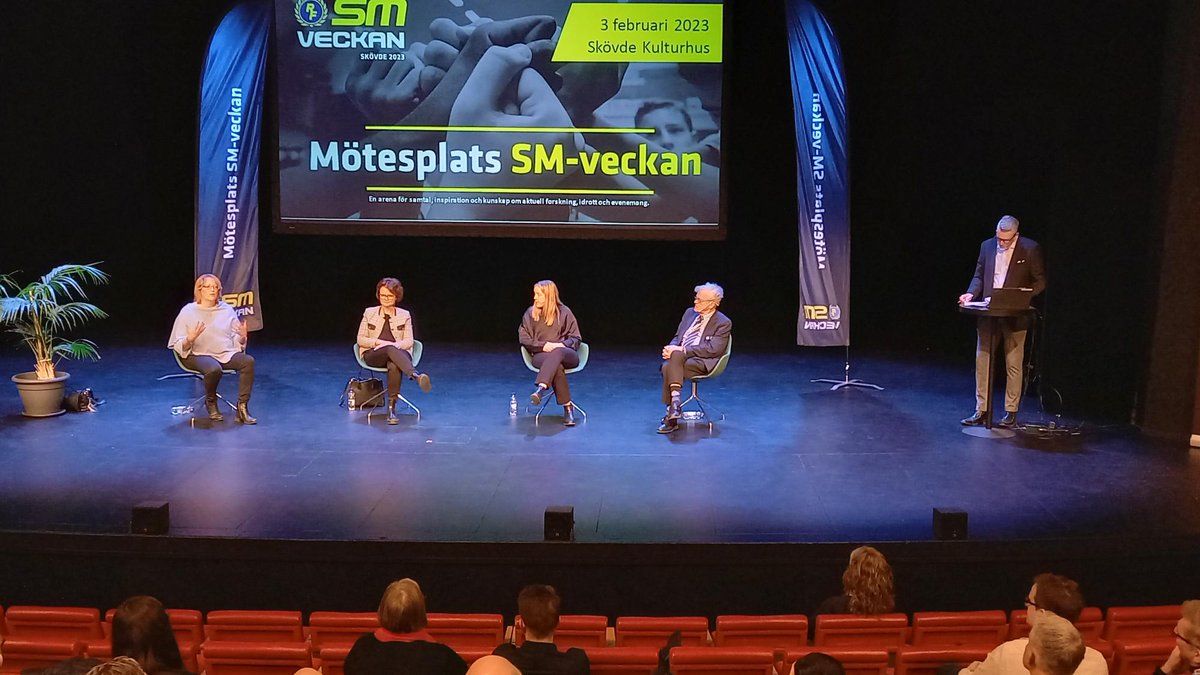 Dubbla panelsamtal med politiker, tjänstemän och företrädare för idrottsrörelsen under SM-veckan i Skövde idag. På agendan: gemensamma samhällsutmaningar som energikrisen och behovet av mer fysisk aktivitet för att vi ska leva friskare liv!