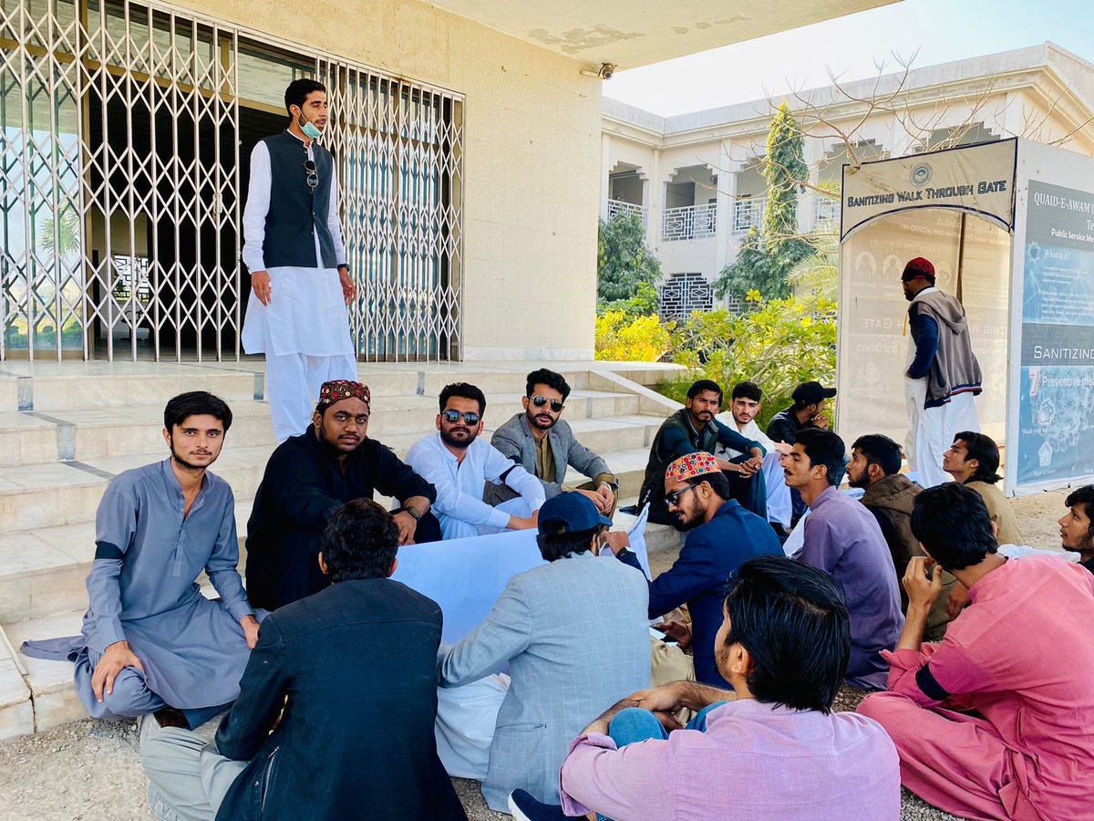 AqibHussainPSF's tweet photo. Administration is'nt giving any sort of attention to our demands for which we are chanting since last 5 days. University labs must be upgraded to the modern standards. 
#QuestStudentsWantsJustice
@BBhuttoZardari
@AseefaBZ @FaryalTalpurP @psfmansoor @sardarshah1 @MuradAliShahPPP https://t.co/ARVH4TZVpO