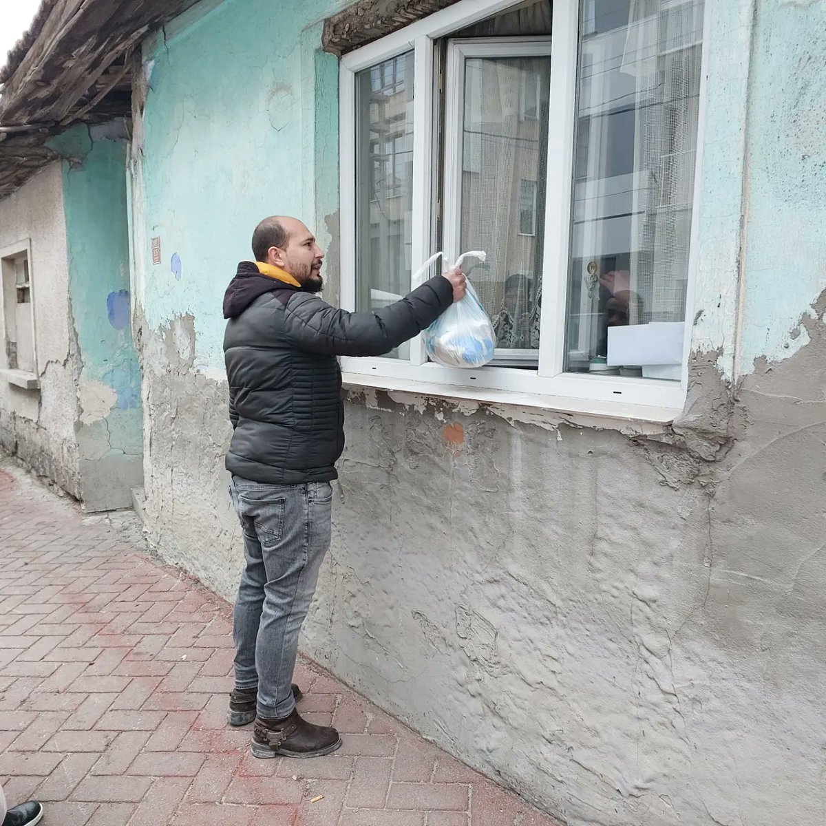 AkOdunpazariGnc's tweet photo. İlçe Başkanımız Özcan Yıldız Erenköy Mahallesinde hane ziyaretleri yaparak ailelere ikramlarda bulundu. https://t.co/Z88T4uKsC4