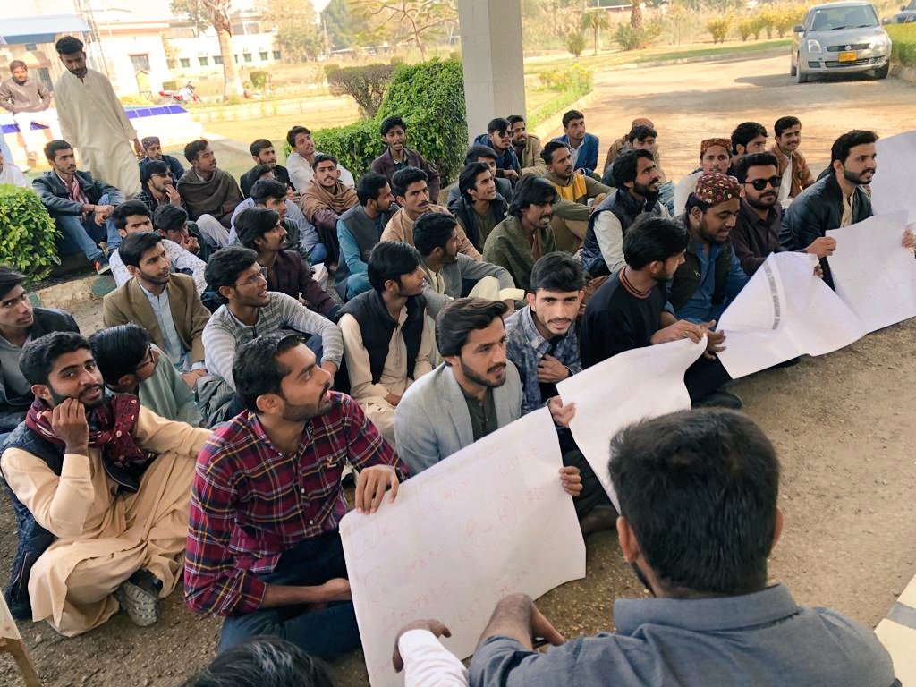 Love786Pakista1's tweet photo. #QuestStudentsWantsJustice @BBhuttoZardari @AqsaLeelaJamali @psfmansoor @LalaMuradKhan @MuradAliShahPPP @sardarshah1 https://t.co/TNZULrV66a