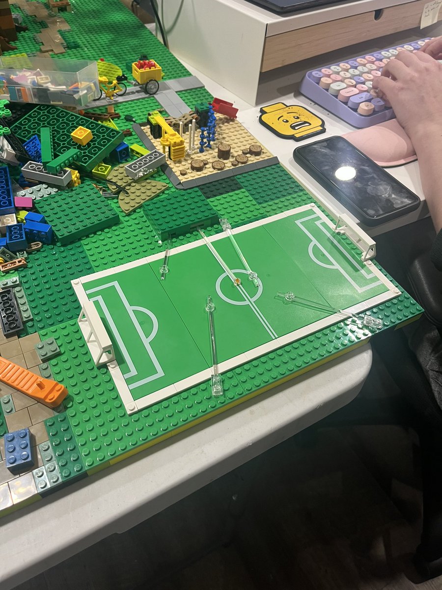 OfficialToroLUG's tweet photo. TOROLUG Coordinator at Large: Joseph O @LegoQuickBuild is working on something mysterious #squirrels 

#lego https://t.co/hZGK5BSVDD