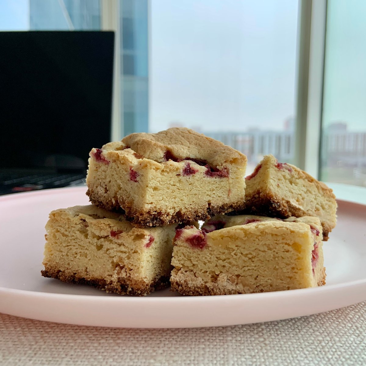 We like our meetings with a side of yummy blondies! ☺️💖