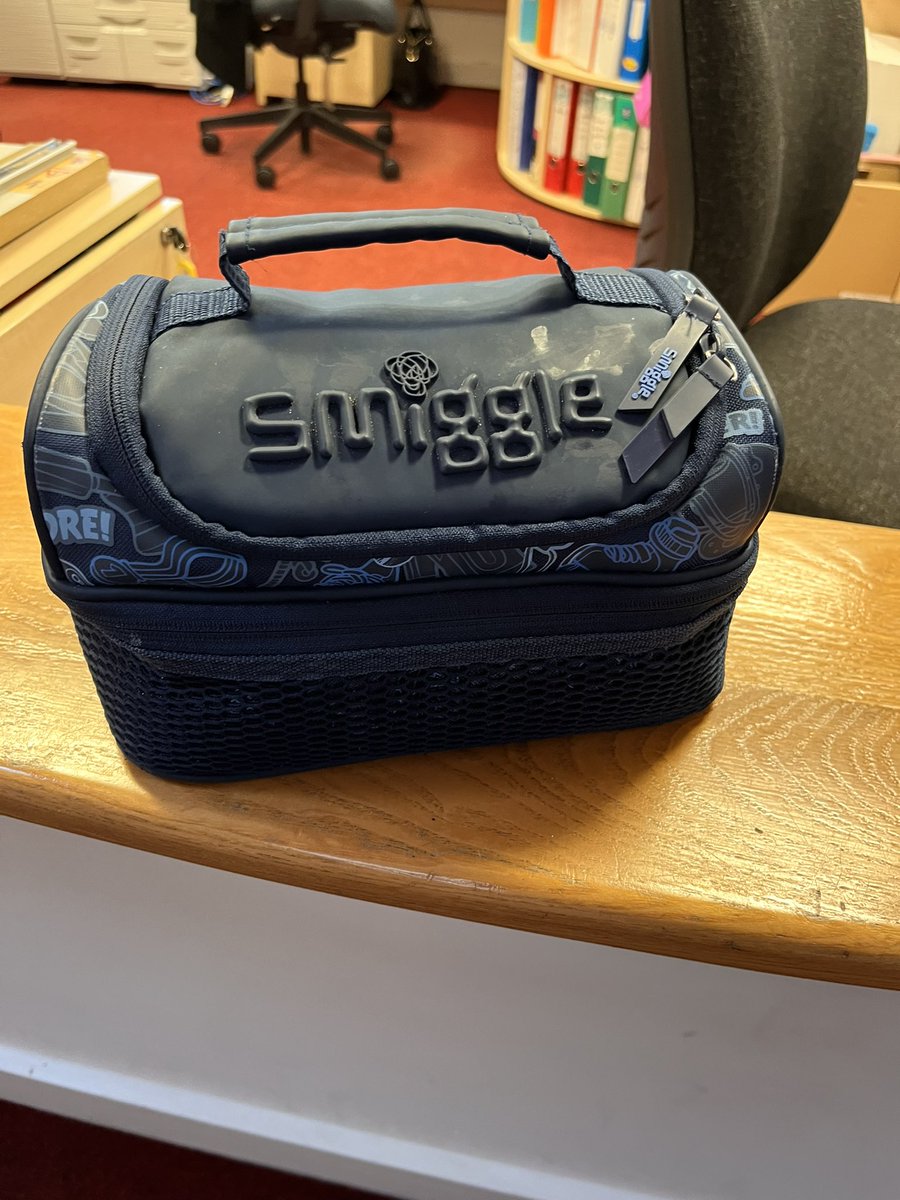 HeybridgeSchool's tweet photo. Who does this lunch box belong to? We’ve tried to locate the owner but have had no luck so far! @HeybridgeSchool https://t.co/76RPPsn2zD